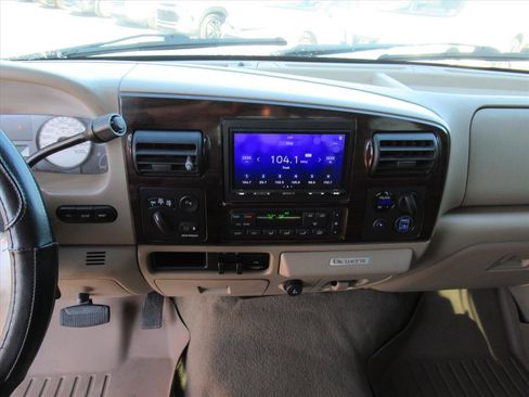 Used 2006 Ford F350 Lariat image 19