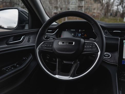 New 2025 Jeep Grand Cherokee Limited image 14