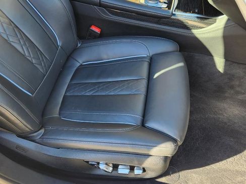 Used 2022 BMW 750i xDrive w/ M Sport Package image 13