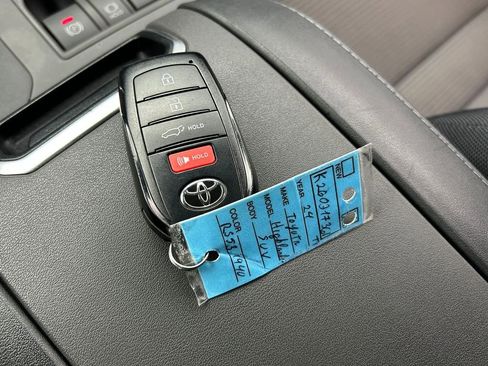 Used 2024 Toyota Highlander LE image 40