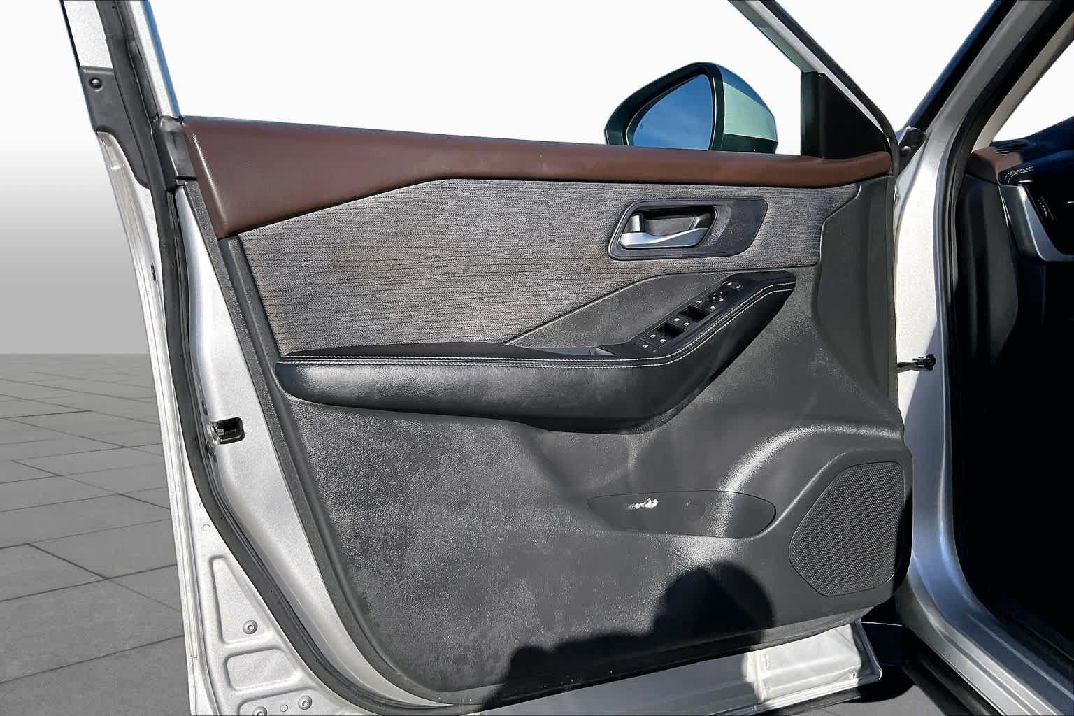 Used 2023 Nissan Rogue SV FWD image 21