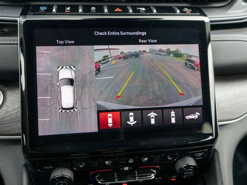 Used 2023 Jeep Grand Cherokee 4WD 4xe w/ Luxury Tech Group II image 20