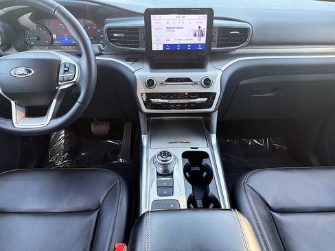 Used 2022 Ford Explorer XLT w/ Equipment Group 202A image 19