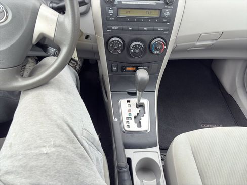 Used 2010 Toyota Corolla LE image 14
