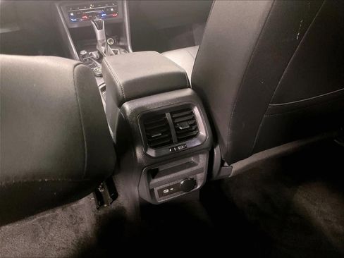 Used 2023 Volkswagen Tiguan SE image 28