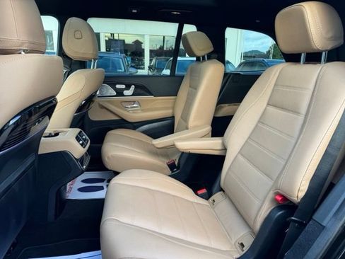 Used 2024 Mercedes-Benz GLS 580 4MATIC image 11