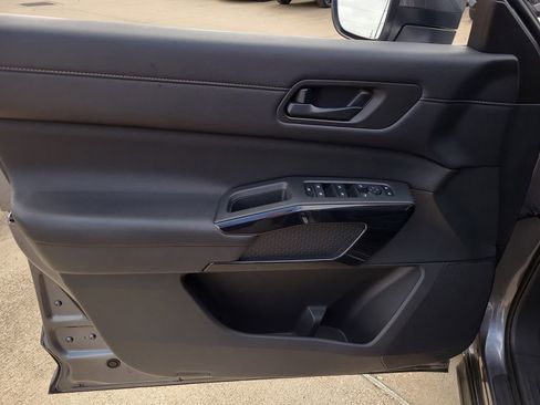 Certified 2024 Nissan Pathfinder SV image 19