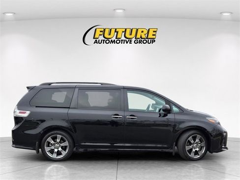 Certified 2020 Toyota Sienna SE image 4