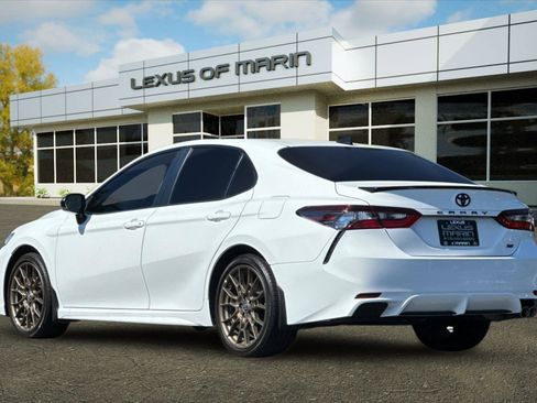 Used 2023 Toyota Camry SE FWD image 3