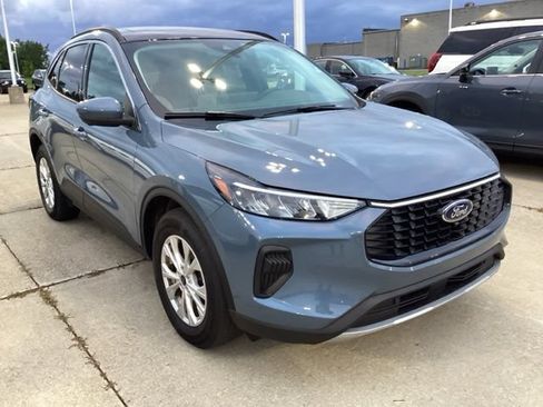 Used 2023 Ford Escape Active w/ Tech Pack #2 AWD/4WD image 9
