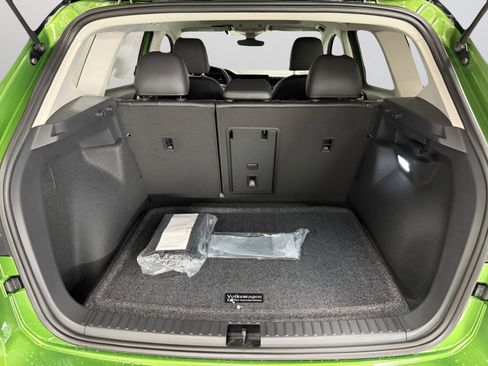 New 2025 Volkswagen Taos SE image 9