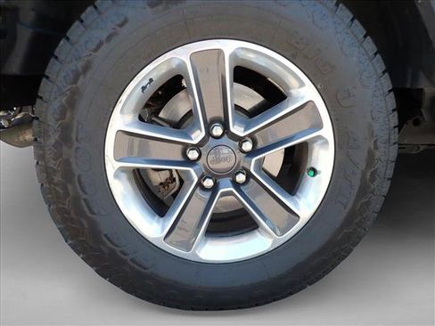 Used 2019 Jeep Wrangler Unlimited Sahara AWD/4WD image 6