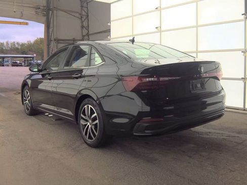 Used 2025 Volkswagen Jetta SE FWD image 4