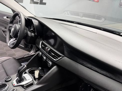 Used 2020 Alfa Romeo Giulia RWD image 48