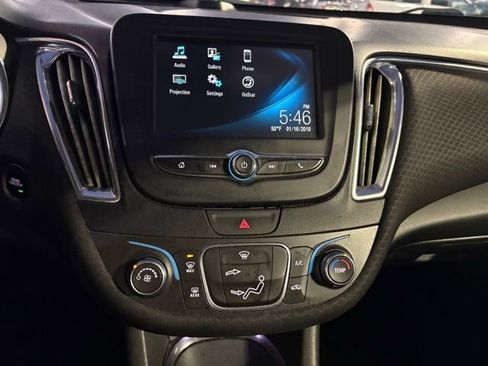 Used 2018 Chevrolet Malibu LT image 12