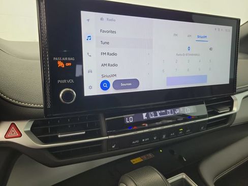Used 2025 Toyota Sienna XSE FWD image 29