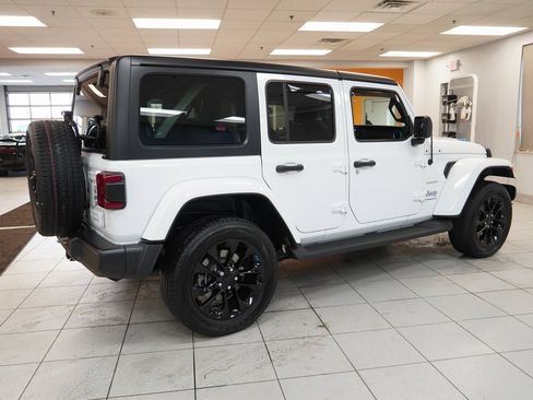 Used 2023 Jeep Wrangler Unlimited Sahara w/ Cold Weather Group image 10