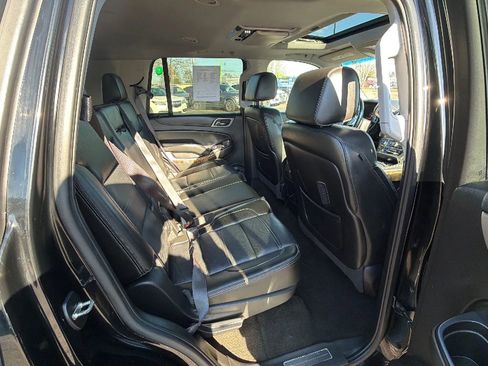 Used 2015 GMC Yukon Denali w/ Premium Package image 16