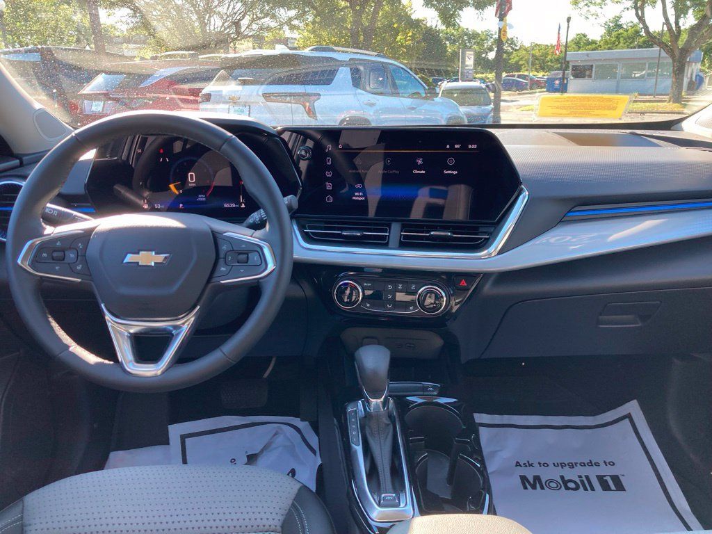 Used 2024 Chevrolet Trax LT w/ Driver Confidence Package FWD image 6