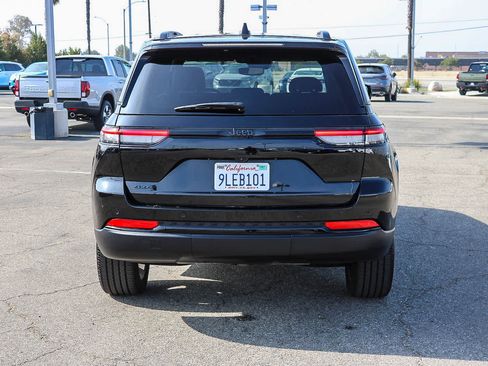 Used 2024 Jeep Grand Cherokee Altitude AWD/4WD image 7