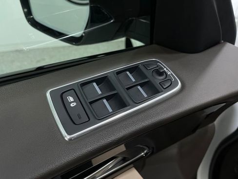 Used 2019 Jaguar F-PACE Prestige image 17