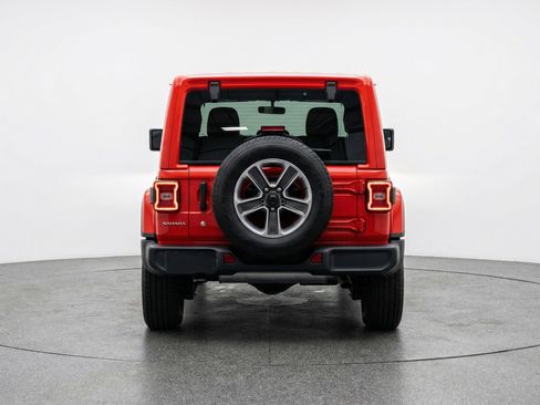 Used 2025 Jeep Wrangler Sahara image 7