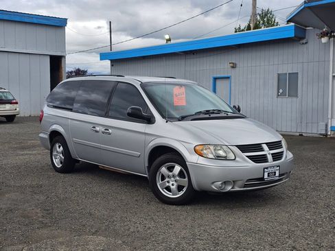 Used 2006 Dodge Grand Caravan SXT FWD image 1