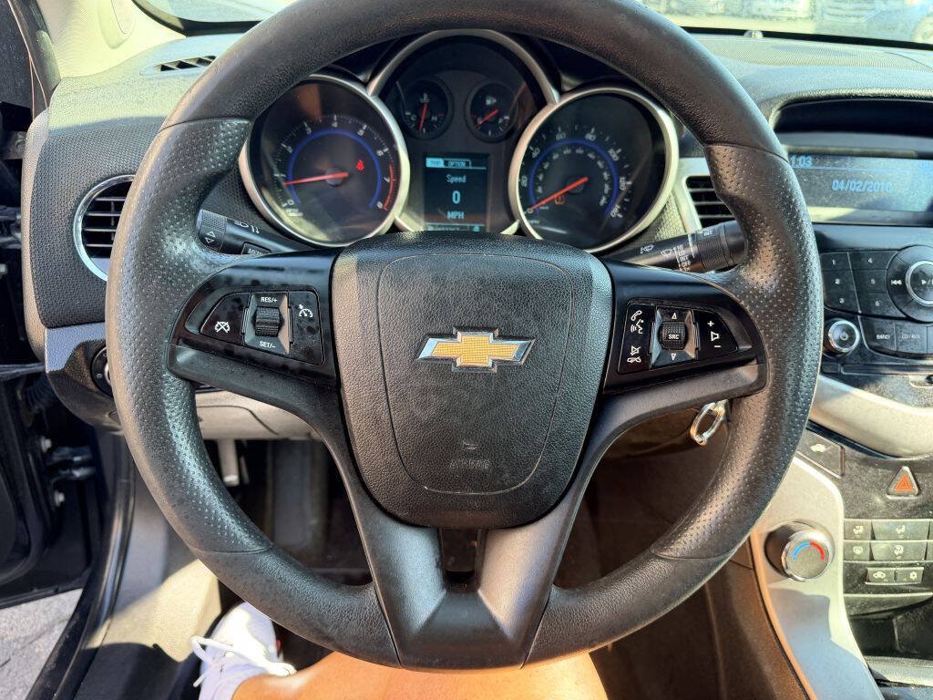 Used 2016 Chevrolet Cruze LT FWD image 8