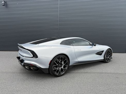 Used 2025 Aston Martin Vanquish RWD image 11