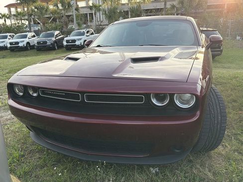 Used 2018 Dodge Challenger SXT w/ Sound Group image 8