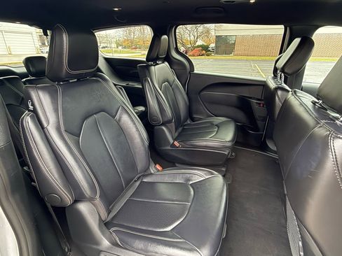Used 2024 Chrysler Pacifica Select image 22