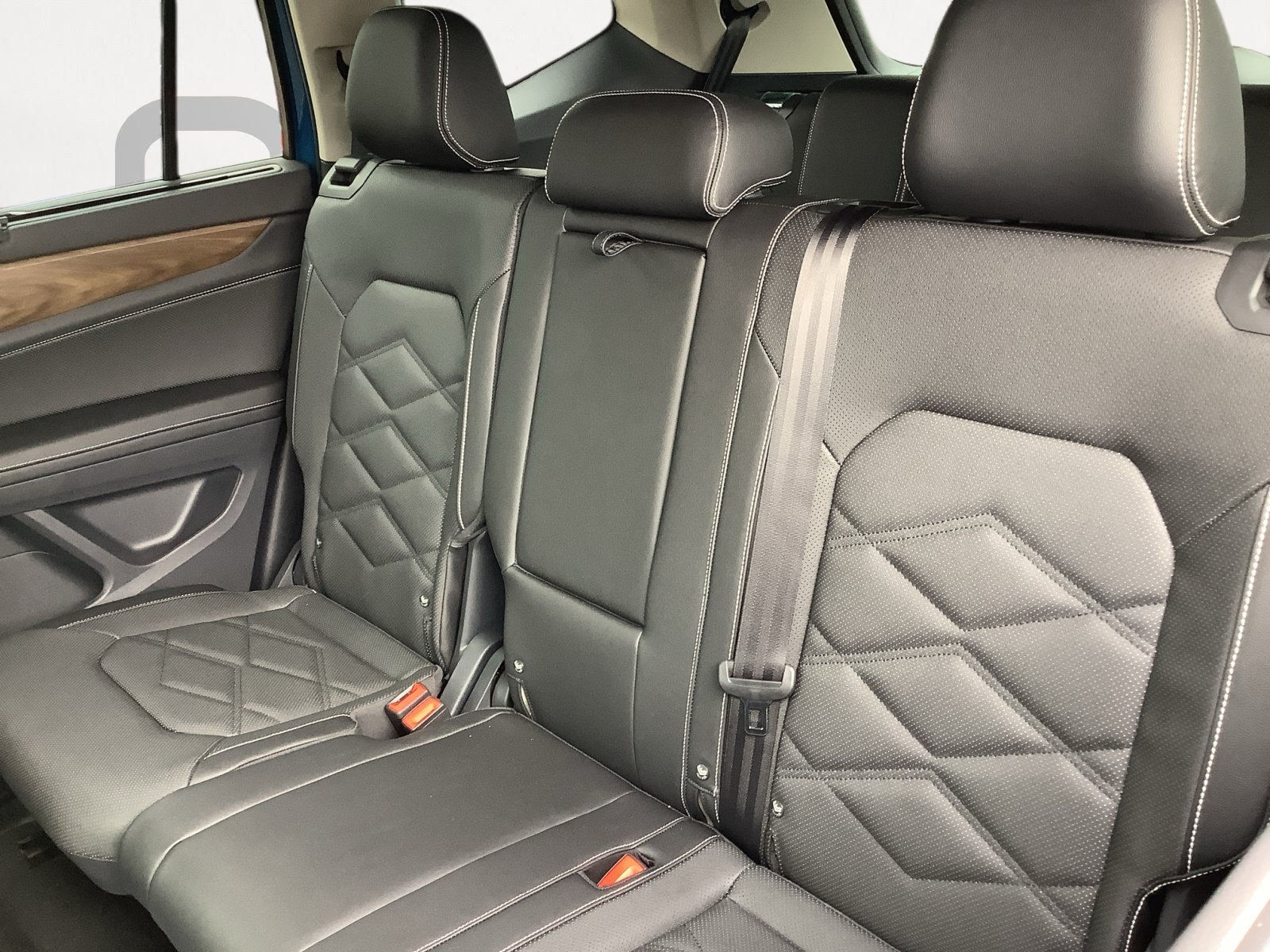 New 2025 Volkswagen Atlas SE FWD image 23