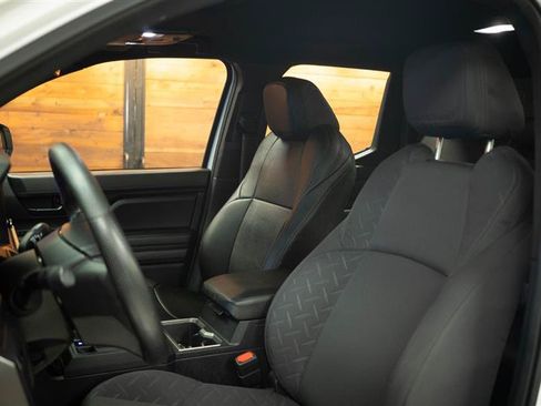 Used 2025 Toyota Tacoma SR5 AWD/4WD image 9