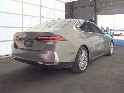 Used 2024 BMW 530i 530i SPORT LINE,NAV,CAM,SUNROO w/ Premium Package image 2