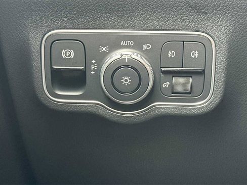 Certified 2025 Mercedes-Benz GLA 250 image 35