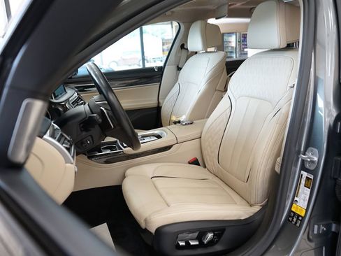 Used 2018 BMW 750i xDrive AWD/4WD image 2
