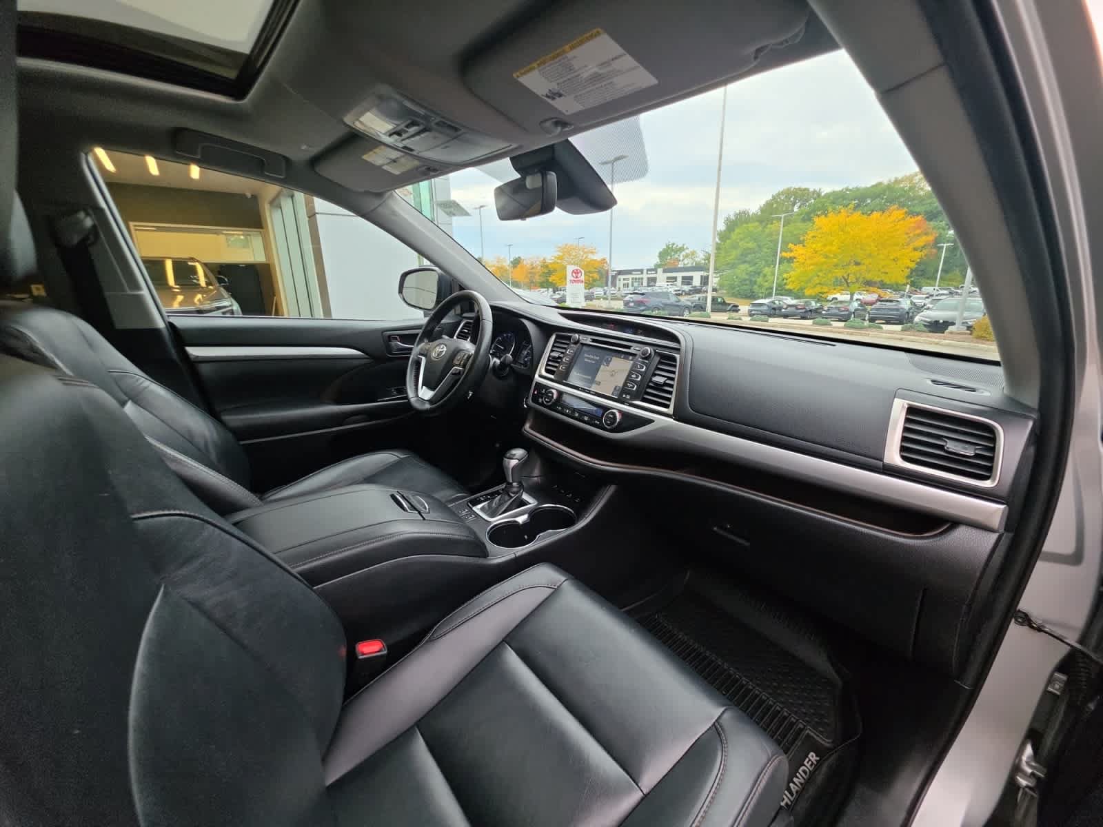 Used 2019 Toyota Highlander XLE AWD/4WD image 21