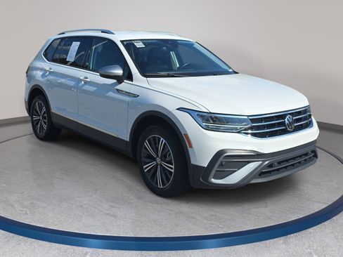 Used 2024 Volkswagen Tiguan Wolfsburg Edition FWD image 3