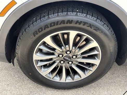 Used 2020 Lincoln Nautilus FWD w/ Equipment Group 101A image 14