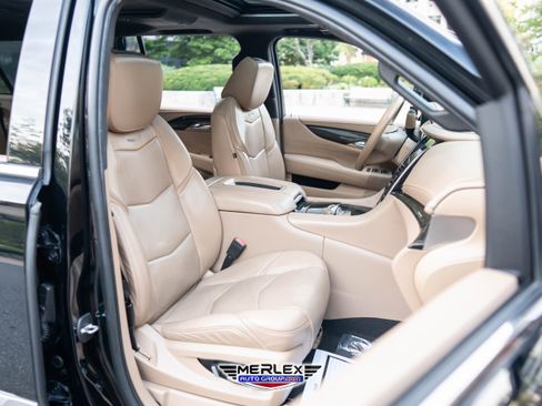 Used 2019 Cadillac Escalade ESV Platinum image 17