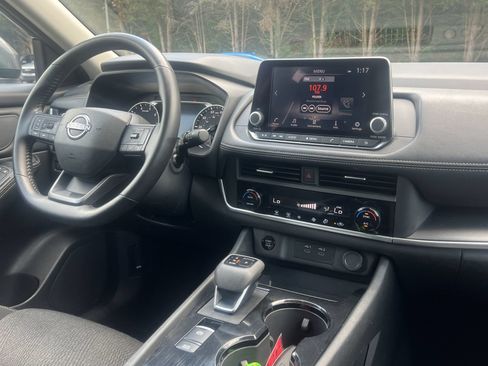 Used 2025 Nissan Rogue SV AWD/4WD image 3