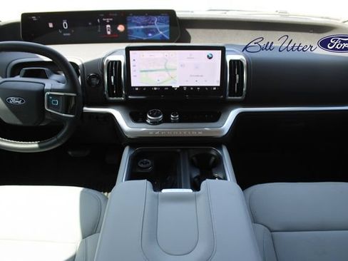 Used 2027 Ford Expedition Platinum w/ Platinum Ultimate Package AWD/4WD image 16