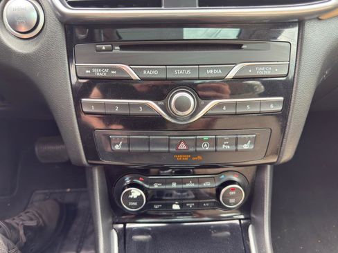 Used 2018 INFINITI QX30 Premium w/ Navigation Package image 18