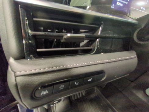 Used 2025 INFINITI QX80 Sensory image 12