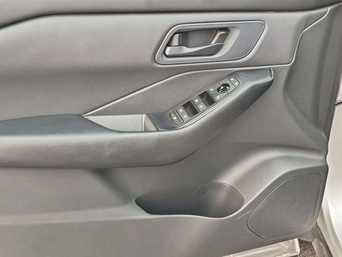 Used 2024 Nissan Rogue S AWD/4WD image 12