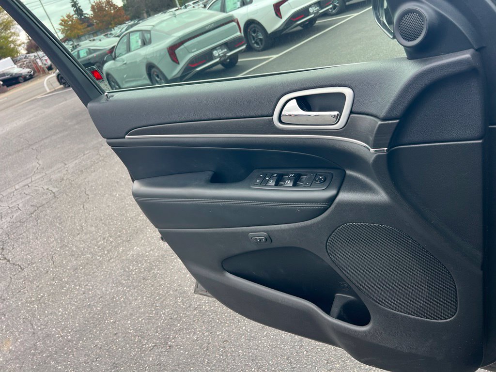 Used 2018 Jeep Grand Cherokee Limited AWD/4WD image 18