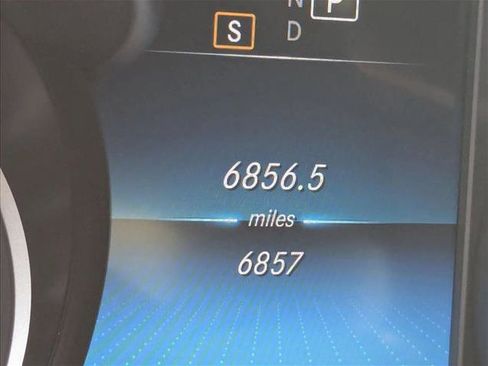 Used 2021 Mercedes-Benz GLC 300 4MATIC image 4