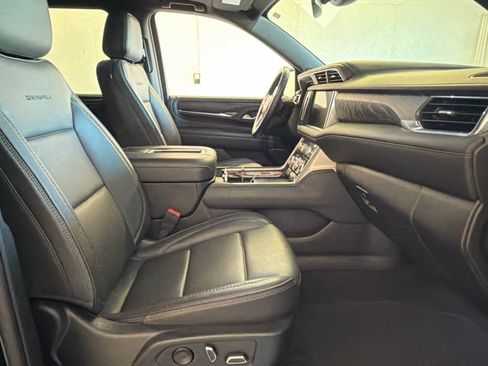 Used 2023 GMC Yukon XL Denali image 27
