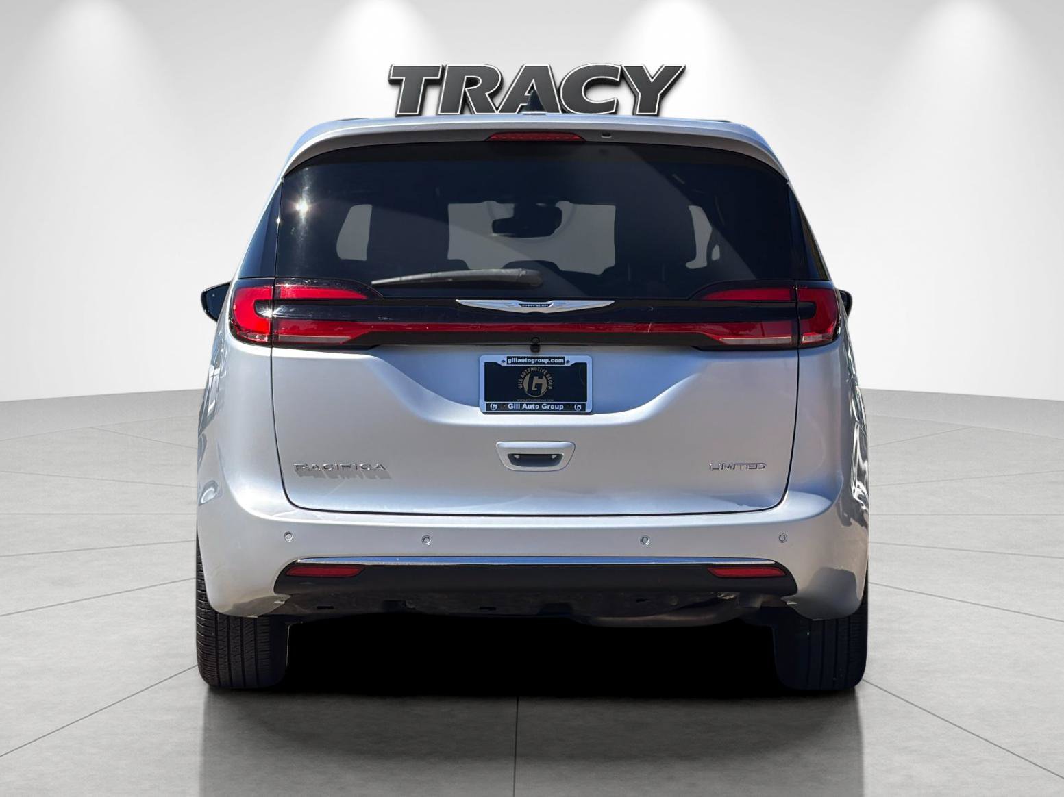 Used 2026 Chrysler Pacifica Limited FWD image 5