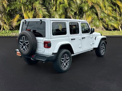 Used 2024 Jeep Wrangler Sahara w/ Technology Group image 5